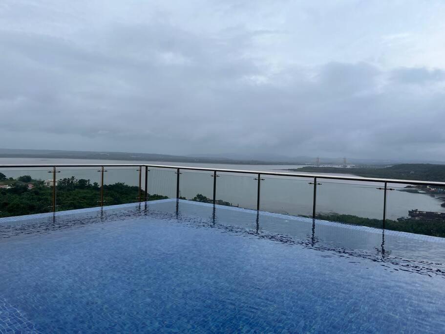 Studio Apt With Rooftop Panoramic Views @ Dabolim Vāsco Da Gāma エクステリア 写真